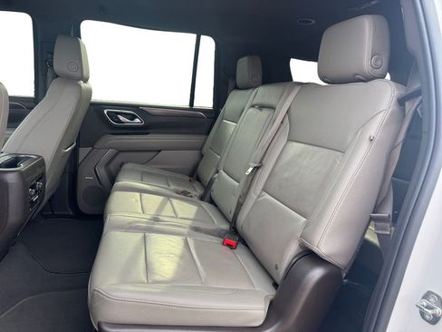 Used 2022 Chevrolet Suburban LT image 10