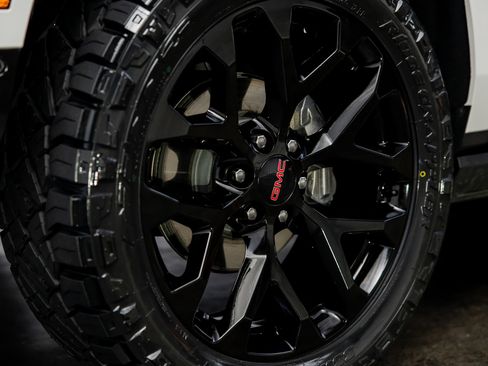 Used 2025 GMC Yukon AT4 w/ AT4 Premium Plus Package image 21