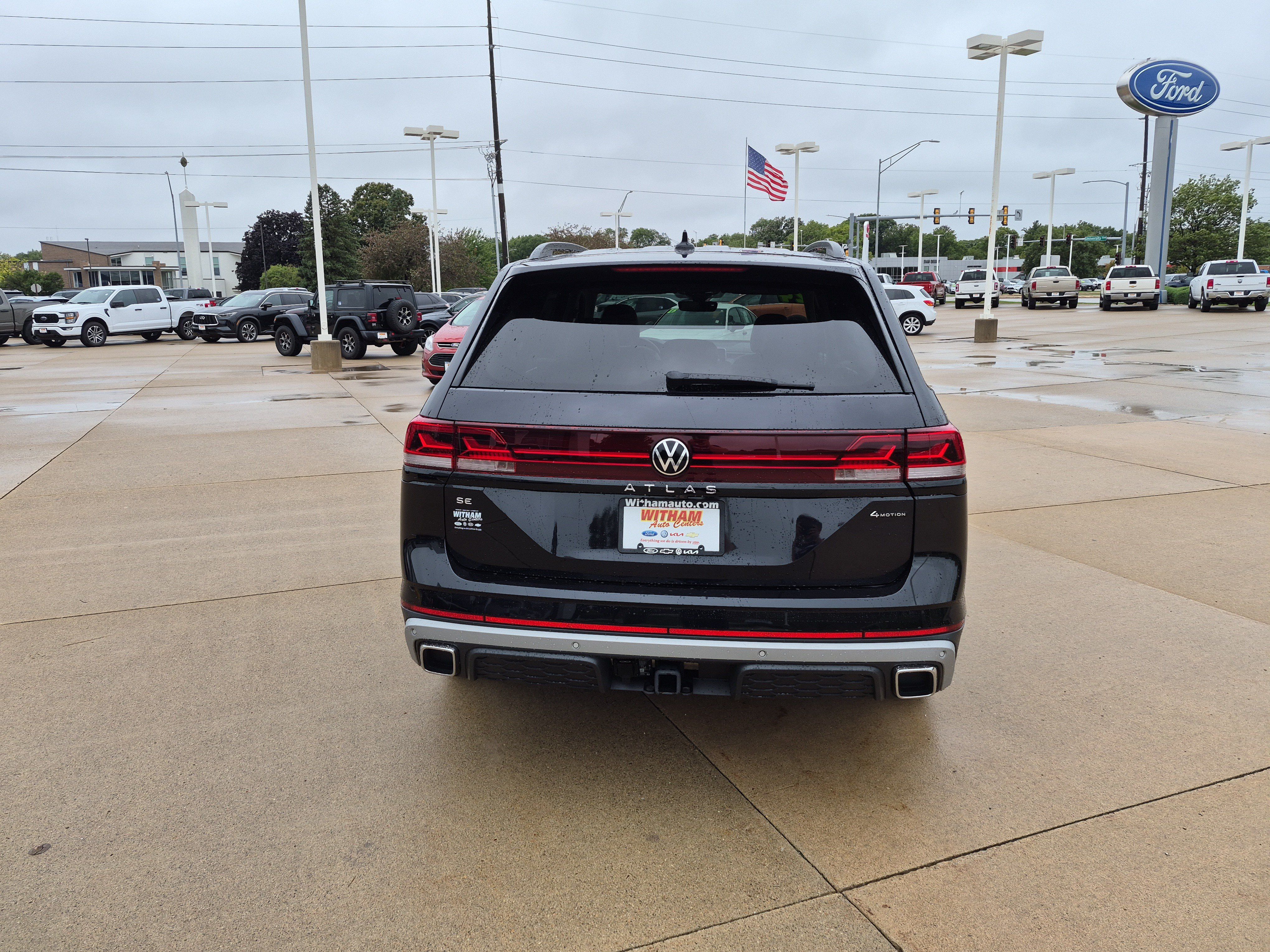 Used 2024 Volkswagen Atlas Peak Edition SE AWD/4WD image 5