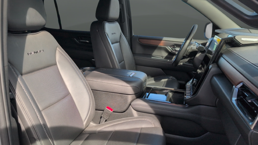 Used 2025 GMC Yukon Denali AWD/4WD image 31