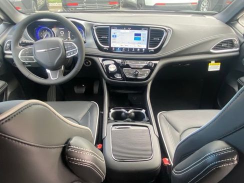 New 2026 Chrysler Pacifica Limited FWD image 38