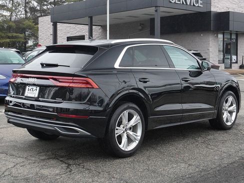 Used 2023 Audi Q8 Premium image 9