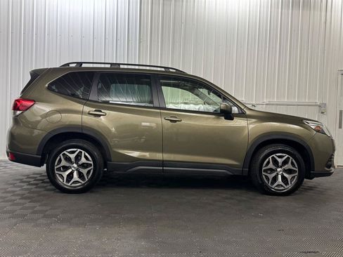 Used 2023 Subaru Forester Premium AWD/4WD image 5