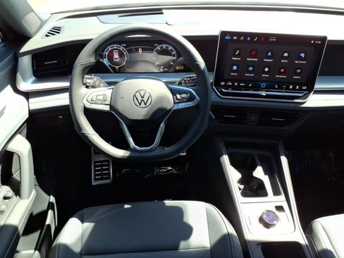 New 2026 Volkswagen Tiguan SE R-Line FWD image 15