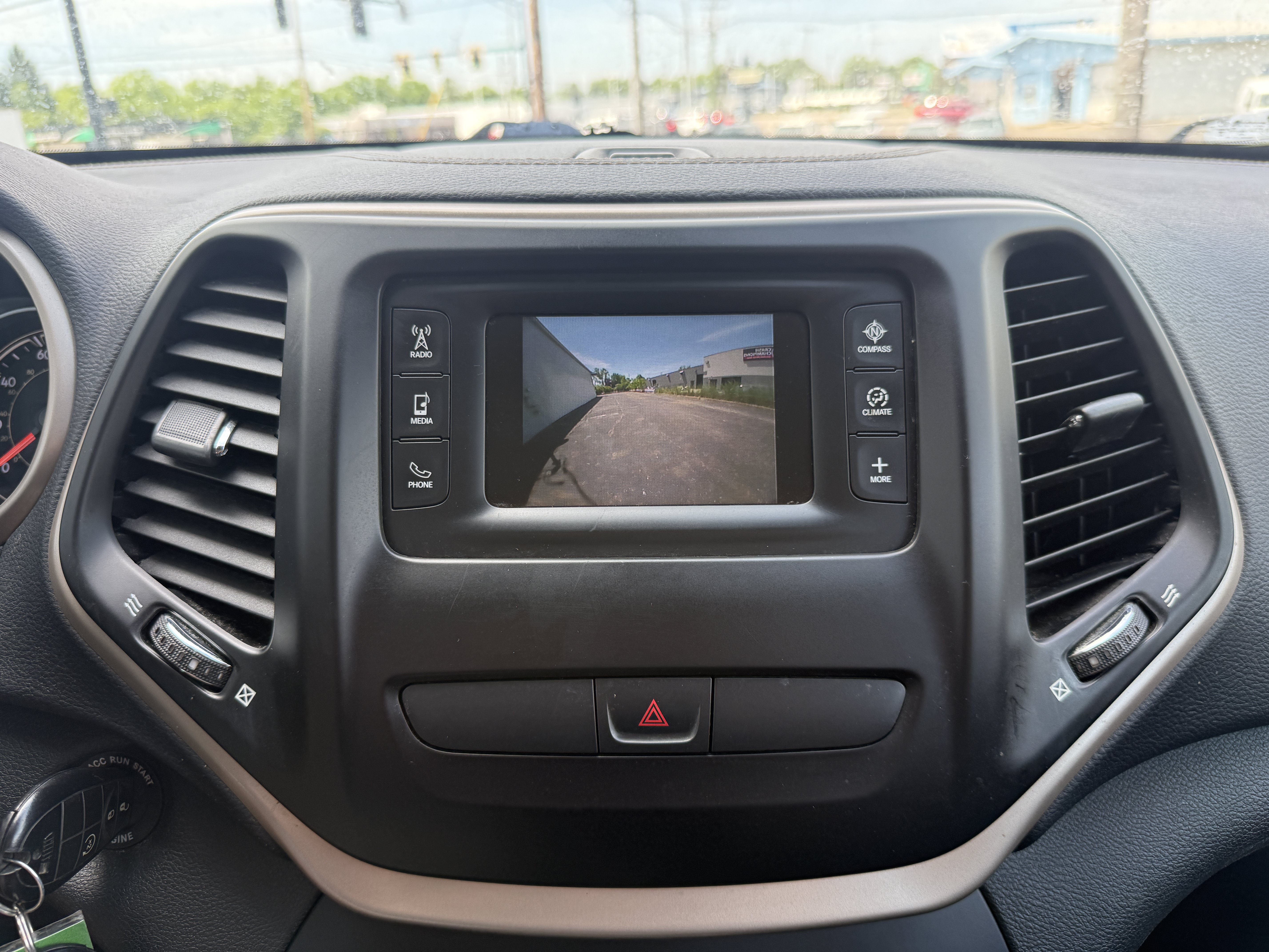 Used 2015 Jeep Cherokee Latitude w/ Cold Weather Group AWD/4WD image 27