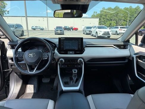 Used 2020 Toyota RAV4 XLE Premium AWD/4WD image 8