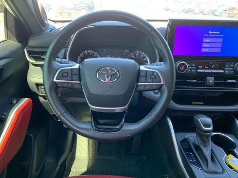 Used 2023 Toyota Highlander XSE AWD/4WD image 17