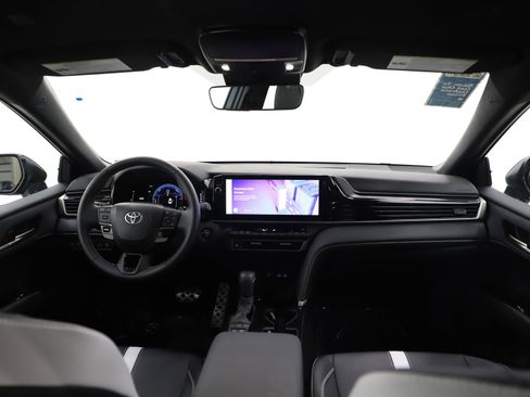 Used 2025 Toyota Camry LE image 13