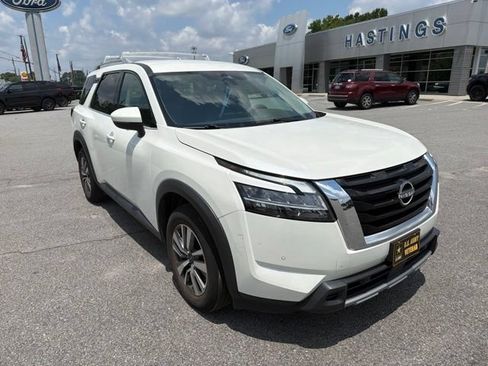 Used 2023 Nissan Pathfinder SL AWD/4WD image 1