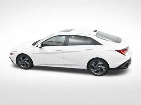 Used 2025 Hyundai Elantra Limited FWD image 28