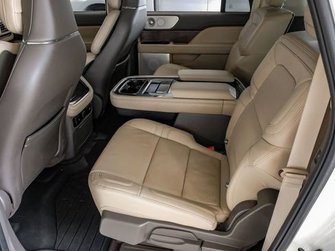 Used 2022 Lincoln Navigator L Reserve AWD/4WD image 37