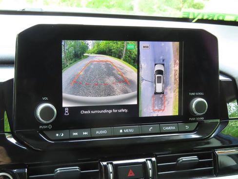 Used 2024 Nissan Pathfinder SV AWD/4WD image 7