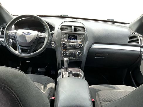 Used 2017 Ford Explorer XLT FWD image 17