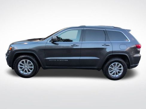 Used 2021 Jeep Grand Cherokee Laredo image 2