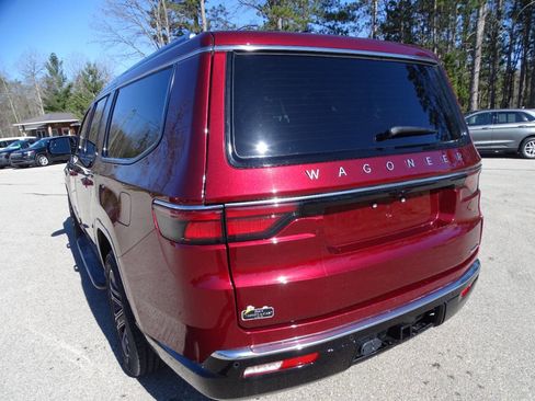 Used 2024 Jeep Wagoneer L 4WD Series II w/ Flexible Seating Group image 9