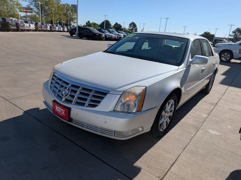 Used 2008 Cadillac DTS w/ Sun And Sound Package FWD image 32