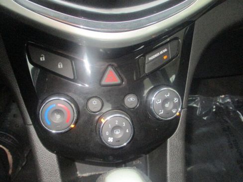 Used 2018 Chevrolet Sonic LT w/ Convenience Package image 28