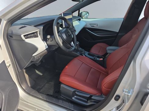 Used 2025 Toyota Corolla SE w/ SE Premium Package FWD image 5