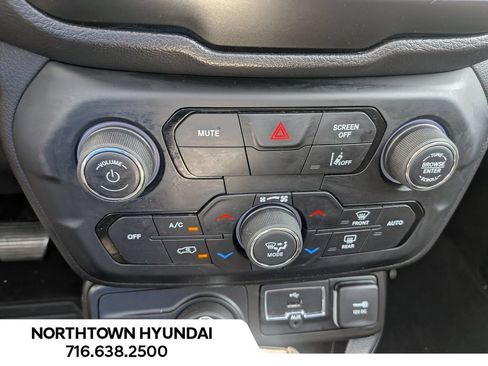 Used 2021 Jeep Renegade Latitude w/ Sun & Sound Group AWD/4WD image 13