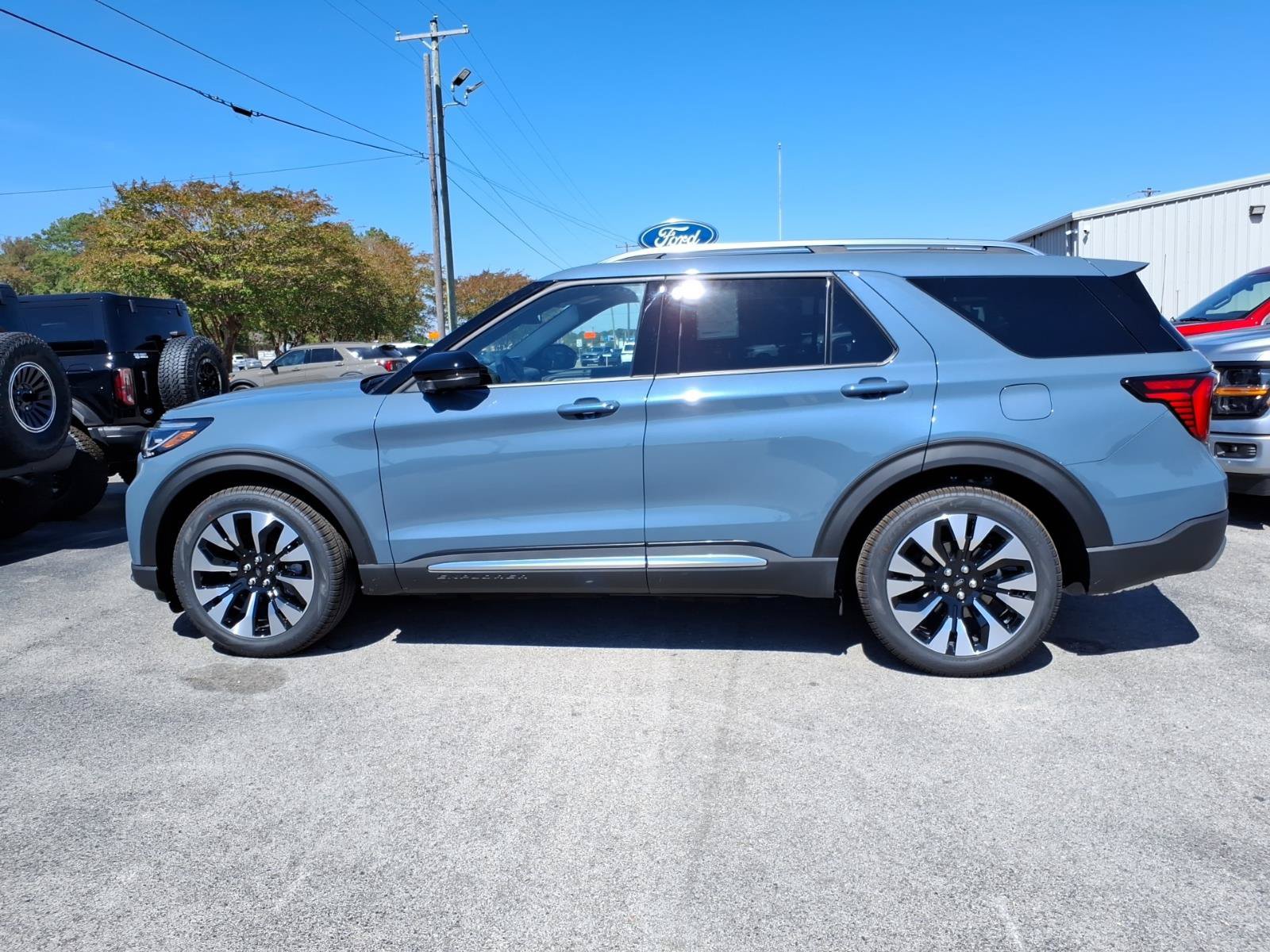 New 2027 Ford Explorer Platinum RWD image 2
