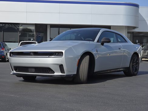 Used 2024 Dodge Charger Daytona Scat Pack w/ Plus Group AWD/4WD image 3