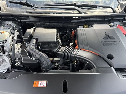 New 2025 Mitsubishi Outlander SE image 18