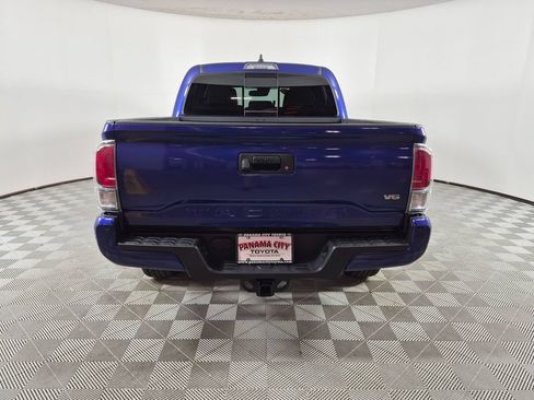 Used 2022 Toyota Tacoma TRD Sport w/ TRD Premium Sport Package RWD image 4
