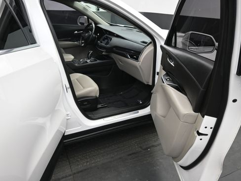 Used 2019 Cadillac XT4 Luxury FWD image 12