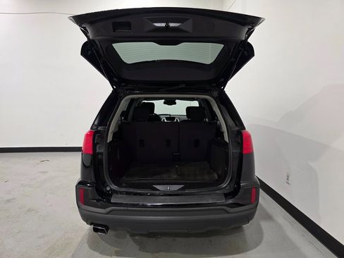 Used 2017 GMC Terrain SLE image 29