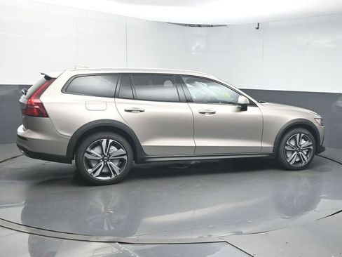 New 2026 Volvo V60 B5 Cross Country Plus w/ Protection Package Premier AWD/4WD image 8