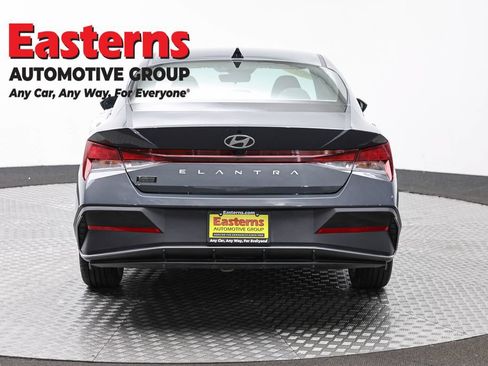 Used 2024 Hyundai Elantra SEL FWD image 6