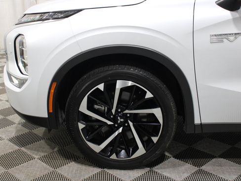 Used 2024 Mitsubishi Outlander 4WD Plug-In Hybrid image 40