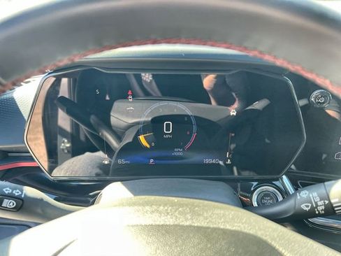 Used 2025 Chevrolet Trax RS w/ Sunroof Package image 12