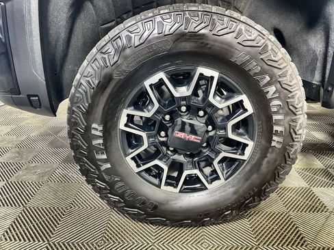 Used 2025 GMC Sierra 2500 AT4X AWD/4WD image 34
