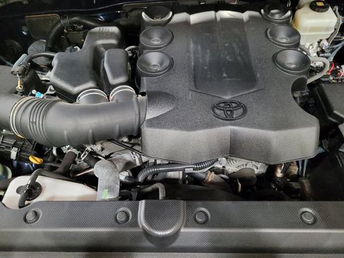 Used 2017 Toyota 4Runner SR5 AWD/4WD image 30