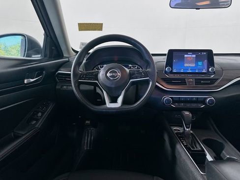 Used 2025 Nissan Altima 2.5 SV FWD image 22