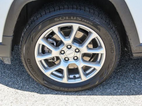 Used 2024 Jeep Compass Latitude w/ Sun and Sound Group AWD/4WD image 9