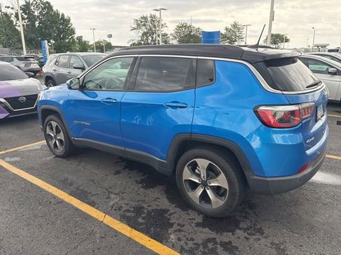 Used 2018 Jeep Compass Latitude w/ Popular Equipment Group AWD/4WD image 2