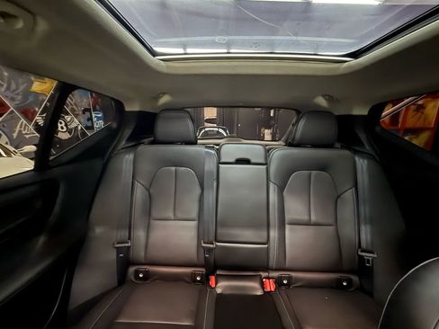 Used 2019 Volvo XC40 T5 Momentum image 33