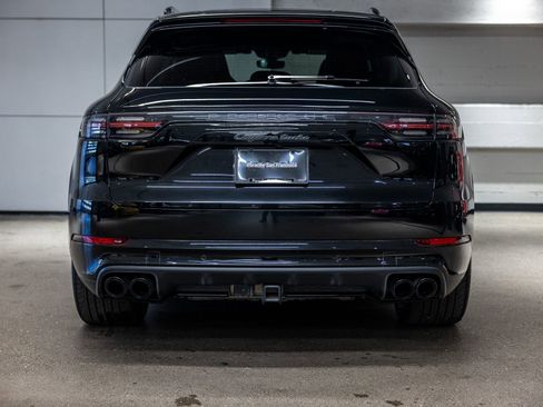 Certified 2023 Porsche Cayenne Turbo AWD/4WD image 7