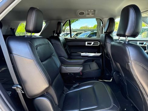 Used 2022 Ford Explorer XLT w/ Equipment Group 202A AWD/4WD image 29