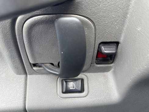 Used 2018 Chevrolet Express 2500 image 12