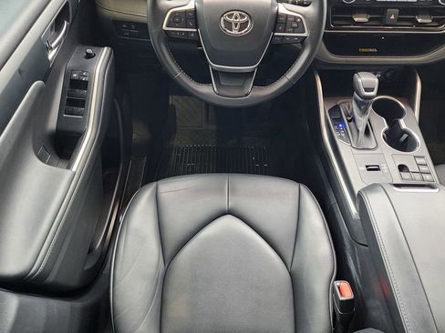 Used 2023 Toyota Highlander XLE image 11