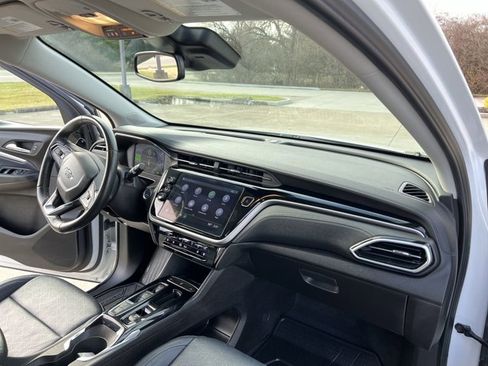 Used 2022 Chevrolet Bolt EUV LT w/ Convenience Package image 29