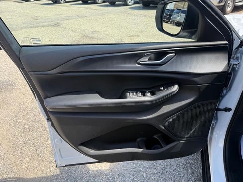 Used 2023 Jeep Grand Cherokee Laredo image 11