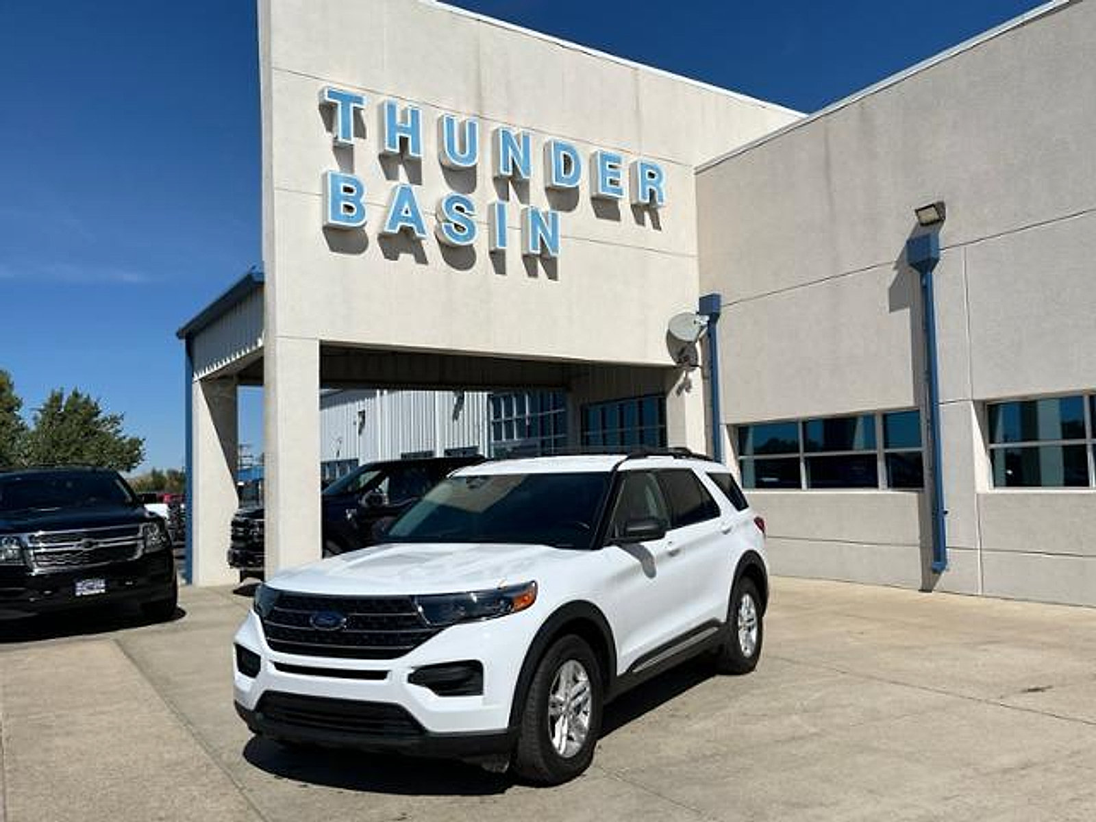 Used 2022 Ford Explorer XLT AWD/4WD image 1