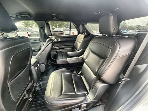 Used 2020 Ford Explorer XLT w/ Equipment Group 202A AWD/4WD image 24