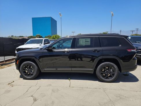 New 2026 Jeep Grand Cherokee L 2WD image 5