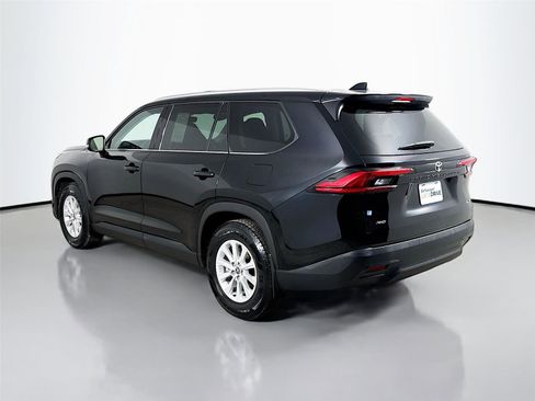 Used 2024 Toyota Grand Highlander XLE image 6