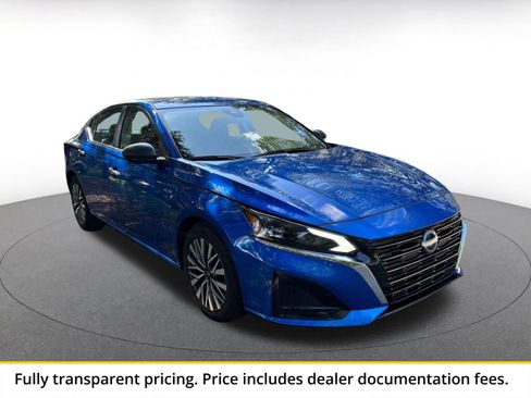Used 2025 Nissan Altima 2.5 SV FWD image 1